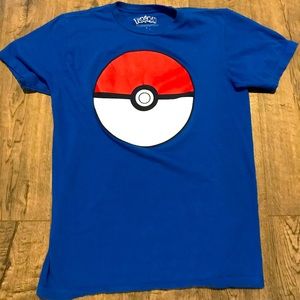 Pokémon Pokeball T-shirt Size Medium